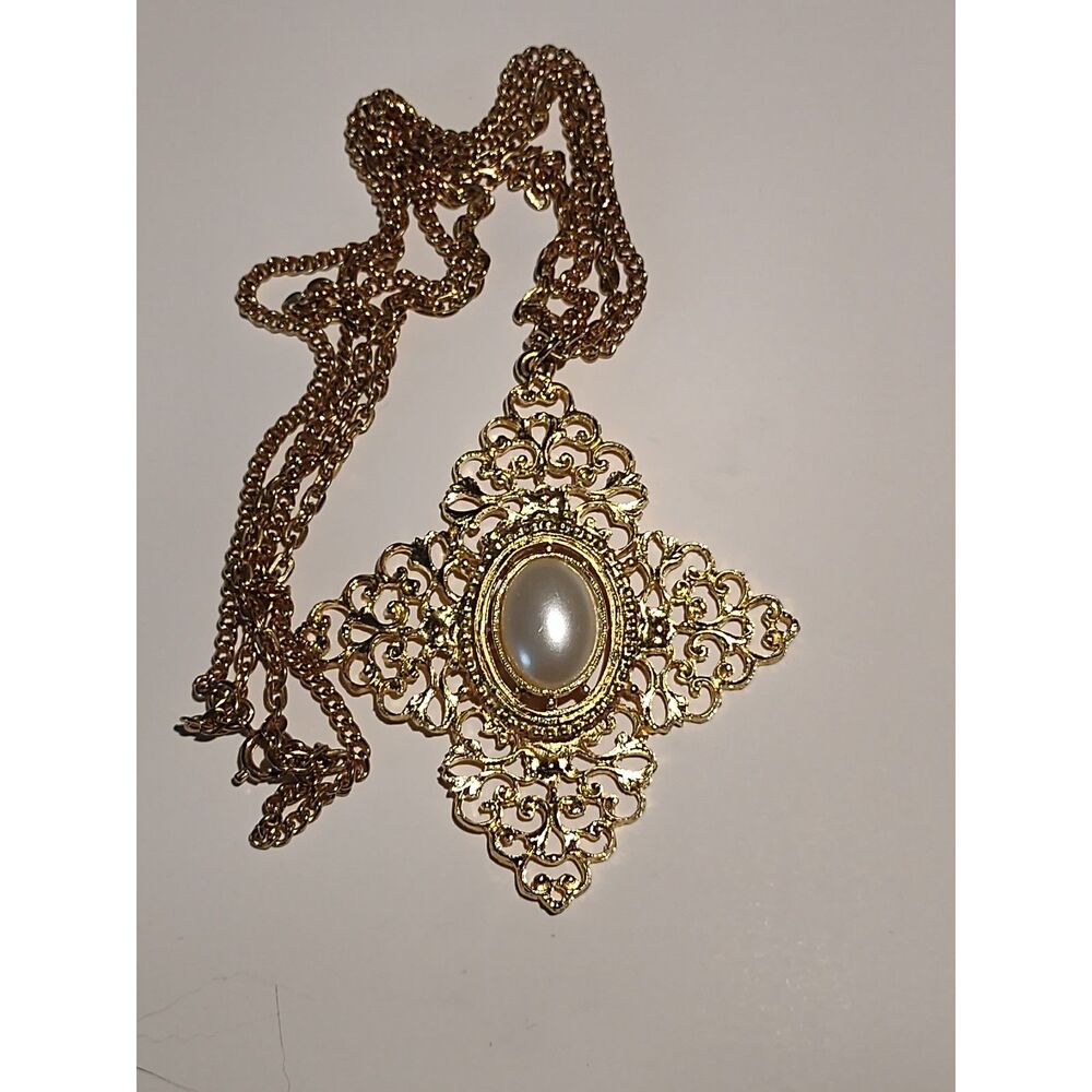 Vintage Rear Window Faux Moonstone Filigree Pendant Necklace Gold Tone